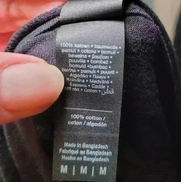 Graphic tee size medium - Picture 4 of 4